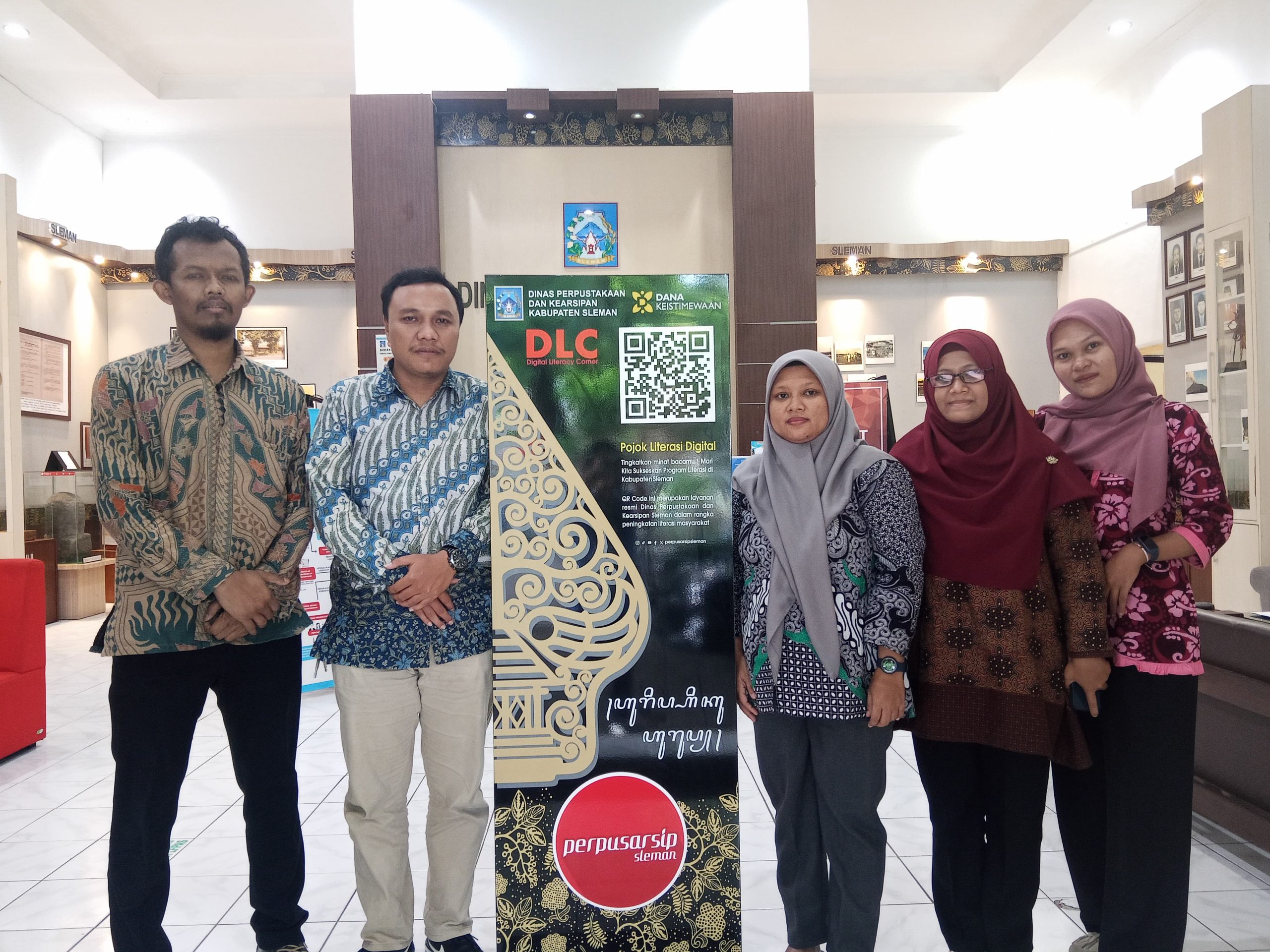 Serah Terima Anjungan DLC Komunitas Widya Sastra